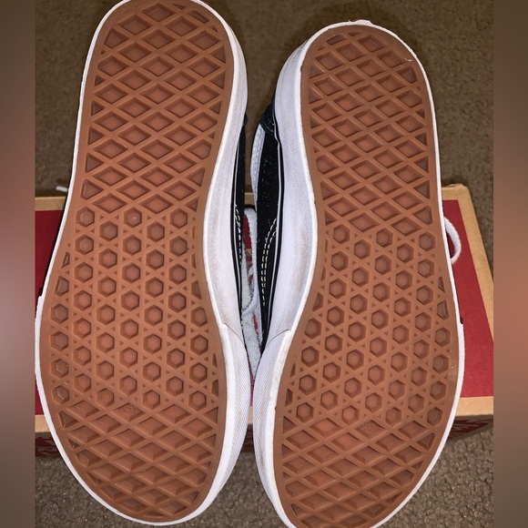 Boys Old Skool black and white Vans. Size 2. - Picture 6 of 7